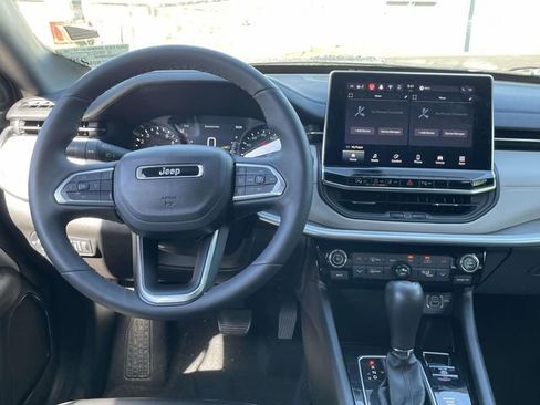 Used 2025 Jeep Compass Limited AWD/4WD image 14