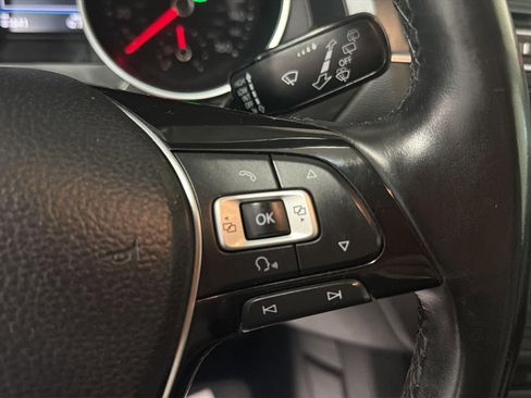 Used 2018 Volkswagen Tiguan SE image 18