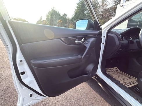 Used 2017 Nissan Rogue SL w/ SL Premium Package image 60