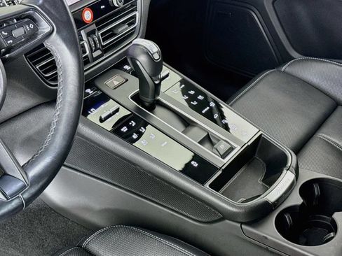 Certified 2024 Porsche Macan AWD/4WD image 21