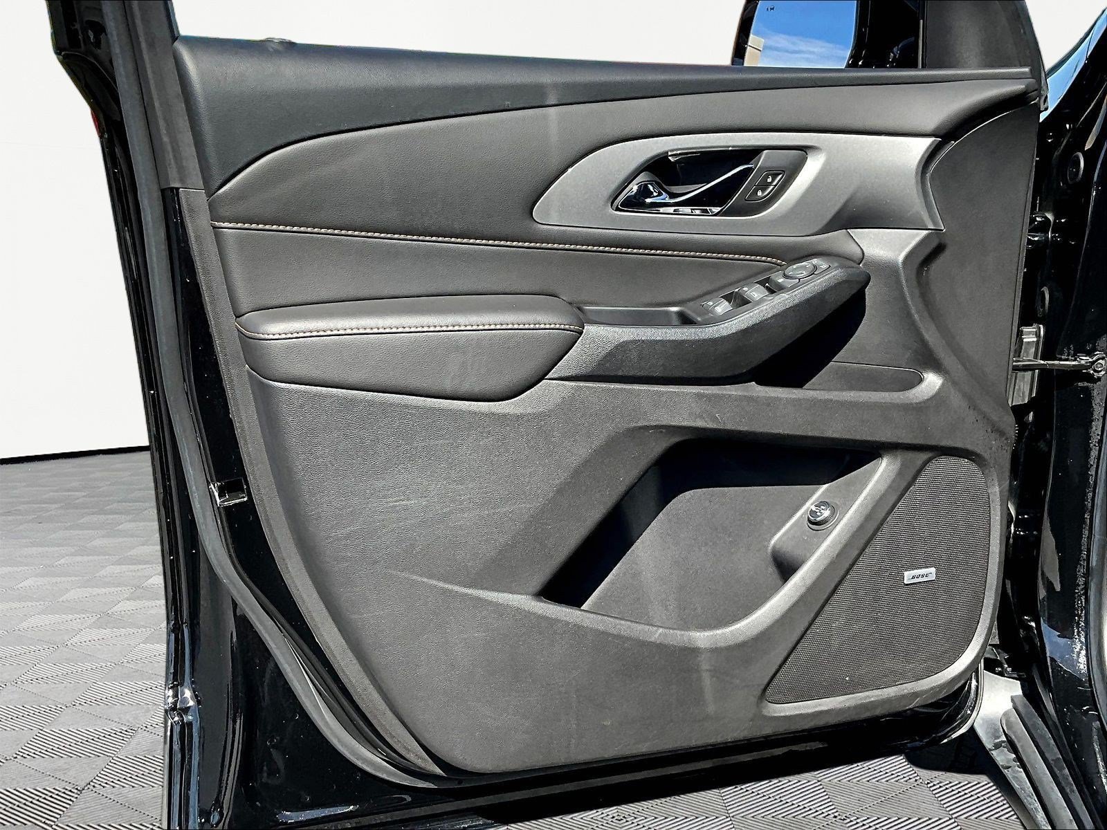 Used 2020 Chevrolet Traverse LT w/ LT Premium Package FWD image 20
