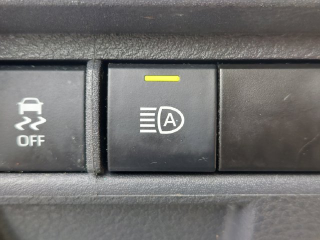 Certified 2023 Toyota Sienna LE FWD image 34