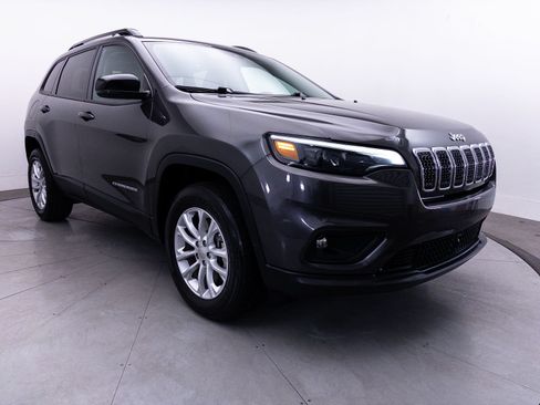 Used 2022 Jeep Cherokee Latitude Lux w/ Sun & Sound Group AWD/4WD image 12
