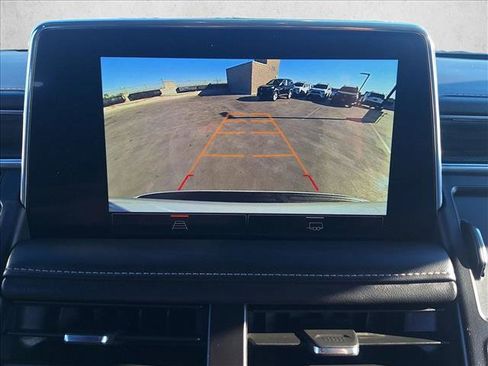 Used 2024 GMC Yukon XL SLT image 11