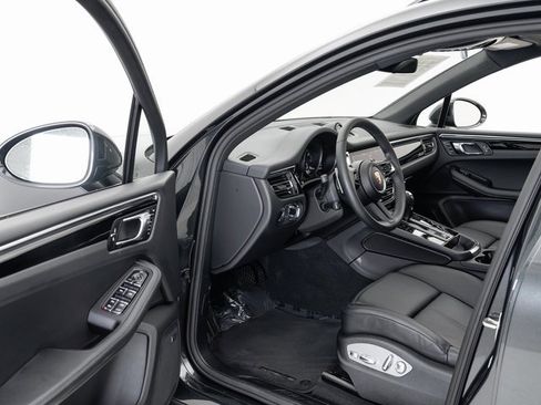 Used 2025 Porsche Macan image 6