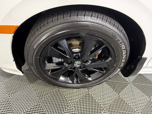 Used 2024 Honda Odyssey Sport image 12