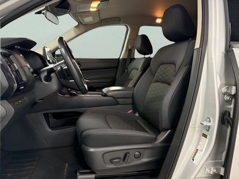 Used 2024 Nissan Pathfinder SV image 17