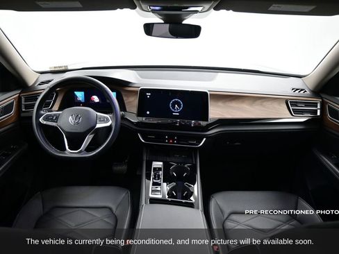 Used 2025 Volkswagen Atlas SE image 8