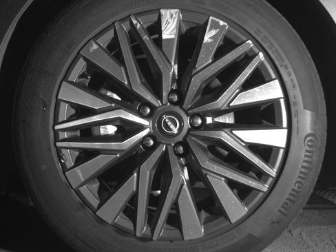 Used 2025 Nissan Altima 2.5 SV image 12