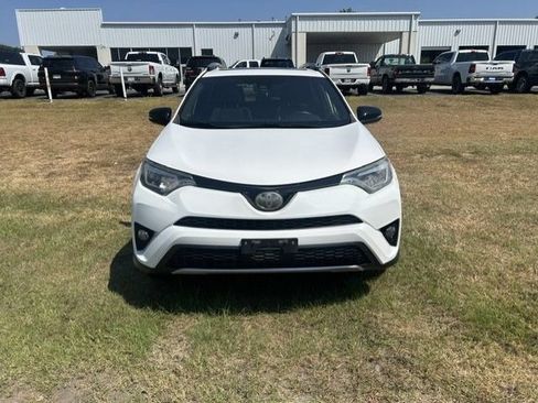 Used 2018 Toyota RAV4 SE w/ Power Extra Value Package FWD image 2