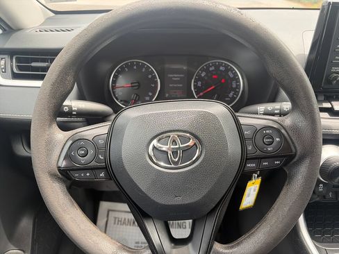 Used 2020 Toyota RAV4 LE FWD image 15