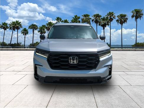 Used 2025 Honda Pilot Sport image 3