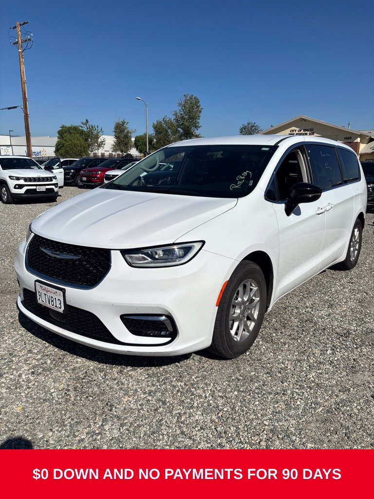 Used 2024 Chrysler Pacifica Touring-L FWD image 1