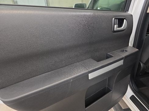 Used 2011 Mitsubishi Endeavor LS image 27