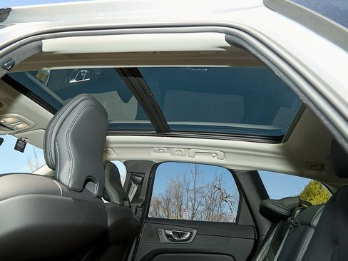 New 2025 Volvo XC60 B5 Plus w/ Protection Package Premier image 27