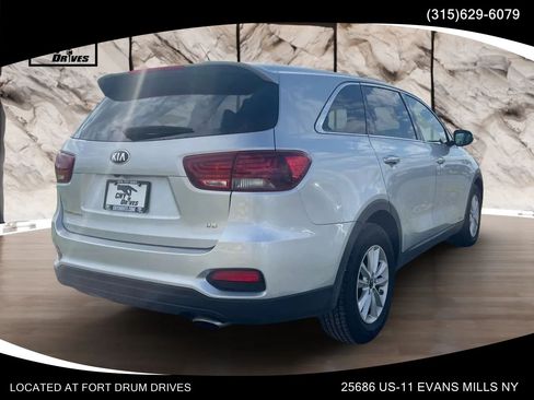 Used 2020 Kia Sorento AWD V6 image 4