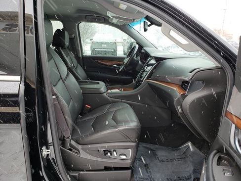 Used 2017 Cadillac Escalade 4WD image 18