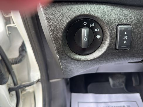 Used 2015 Ford Fiesta SE FWD image 9