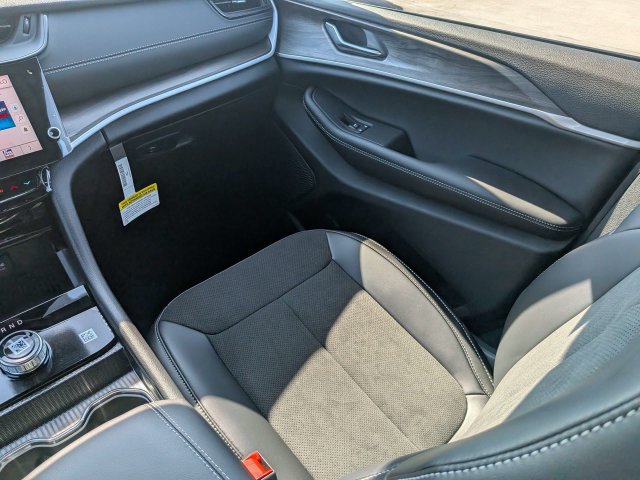 New 2026 Jeep Grand Cherokee Altitude RWD image 21