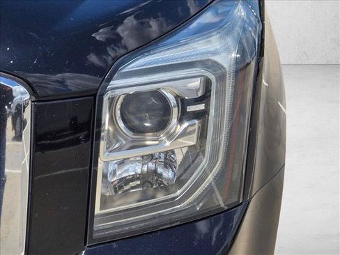 Used 2019 GMC Yukon XL SLT AWD/4WD image 9