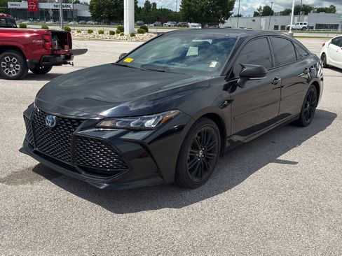 Used 2022 Toyota Avalon XSE FWD image 1