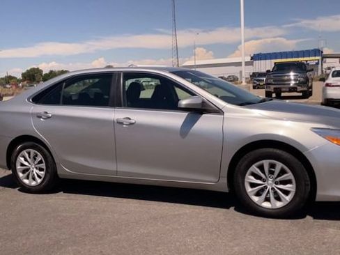 Used 2017 Toyota Camry LE FWD image 3