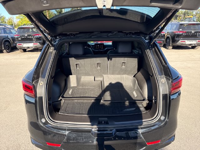 Used 2023 Chevrolet Blazer RS w/ LPO, Floor Liner Package FWD image 9