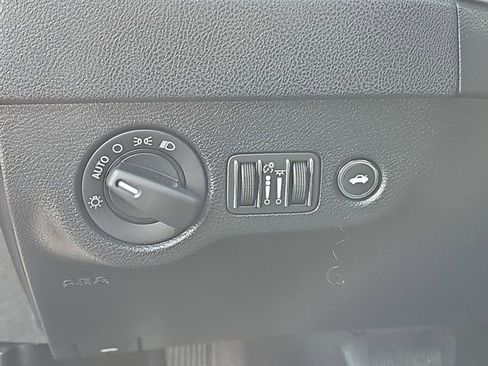 Used 2018 Dodge Charger SXT image 18