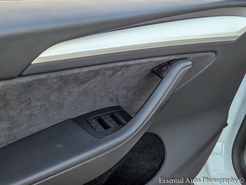 Used 2023 Tesla Model Y Long Range image 16