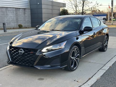 Used 2025 Nissan Altima 2.5 SR image 1