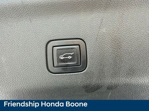 Used 2022 GMC Yukon XL AT4 w/ Technology Package AWD/4WD image 46