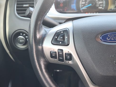 Used 2014 Ford Taurus SEL w/ Equipment Group 201A FWD image 28