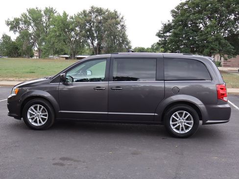 Used 2020 Dodge Grand Caravan SXT FWD image 9