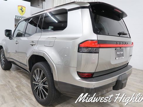 Used 2024 Lexus GX 550 w/ Accessory Package (2T) AWD/4WD image 17