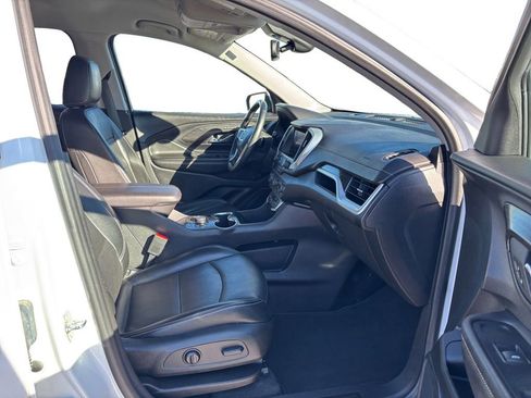 Used 2023 GMC Terrain SLT image 22