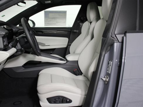 New 2025 Porsche Macan Turbo Electric image 5