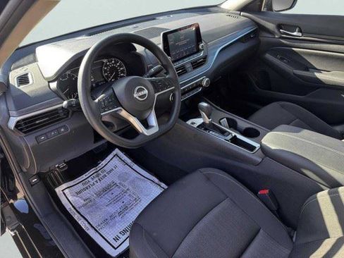Used 2025 Nissan Altima 2.5 SV FWD image 13