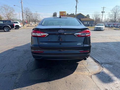 Used 2019 Ford Fusion SE image 9