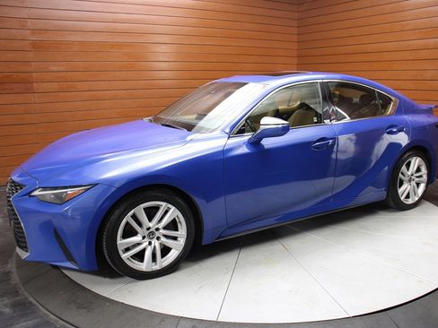 Used 2021 Lexus IS 300 w/ Comfort Package RWD image 7