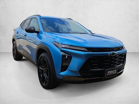 Used 2025 Chevrolet Trax ACTIV w/ Sunroof Package image 3