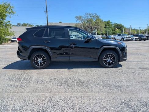 Used 2020 Toyota RAV4 XLE Premium FWD image 3