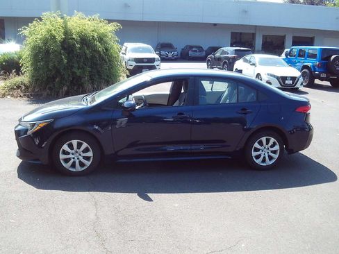 Used 2022 Toyota Corolla LE FWD image 2