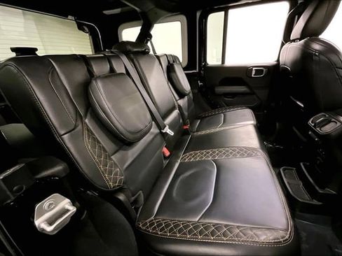 Used 2023 Jeep Wrangler Unlimited Sahara image 25