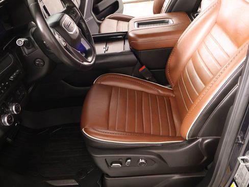 Used 2023 GMC Yukon XL Denali Ultimate image 11
