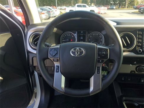Used 2022 Toyota Tacoma 2WD Double Cab image 25