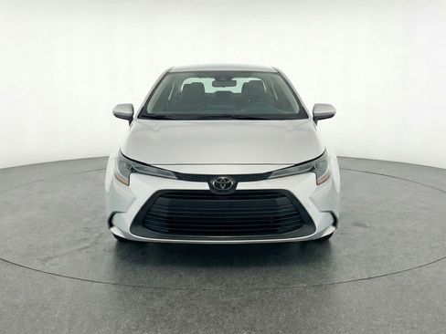 Used 2025 Toyota Corolla LE image 2
