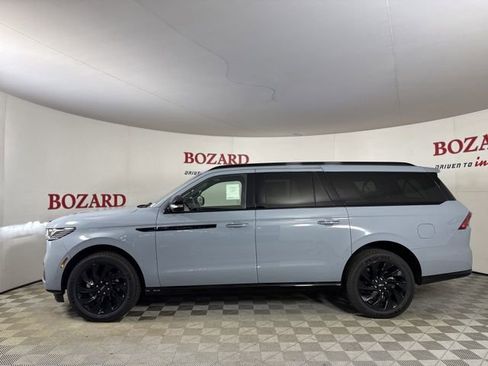 New 2025 Lincoln Navigator L Reserve w/ Jet Appearance Package image 4