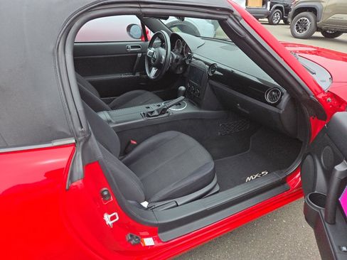 Used 2006 MAZDA MX-5 Miata Touring RWD image 10