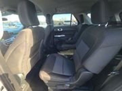 Used 2023 Ford Explorer XLT image 4