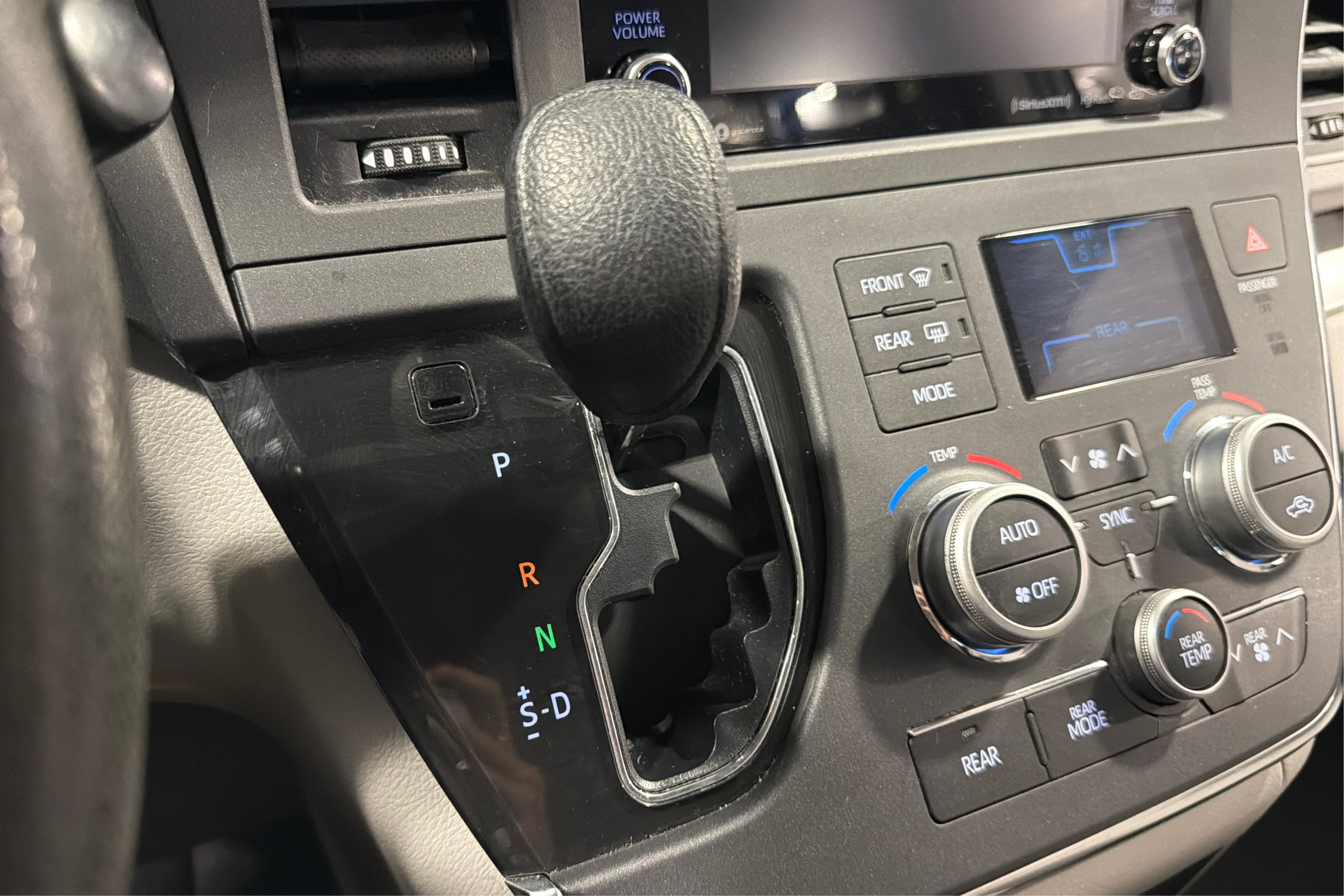 Used 2019 Toyota Sienna LE FWD image 30